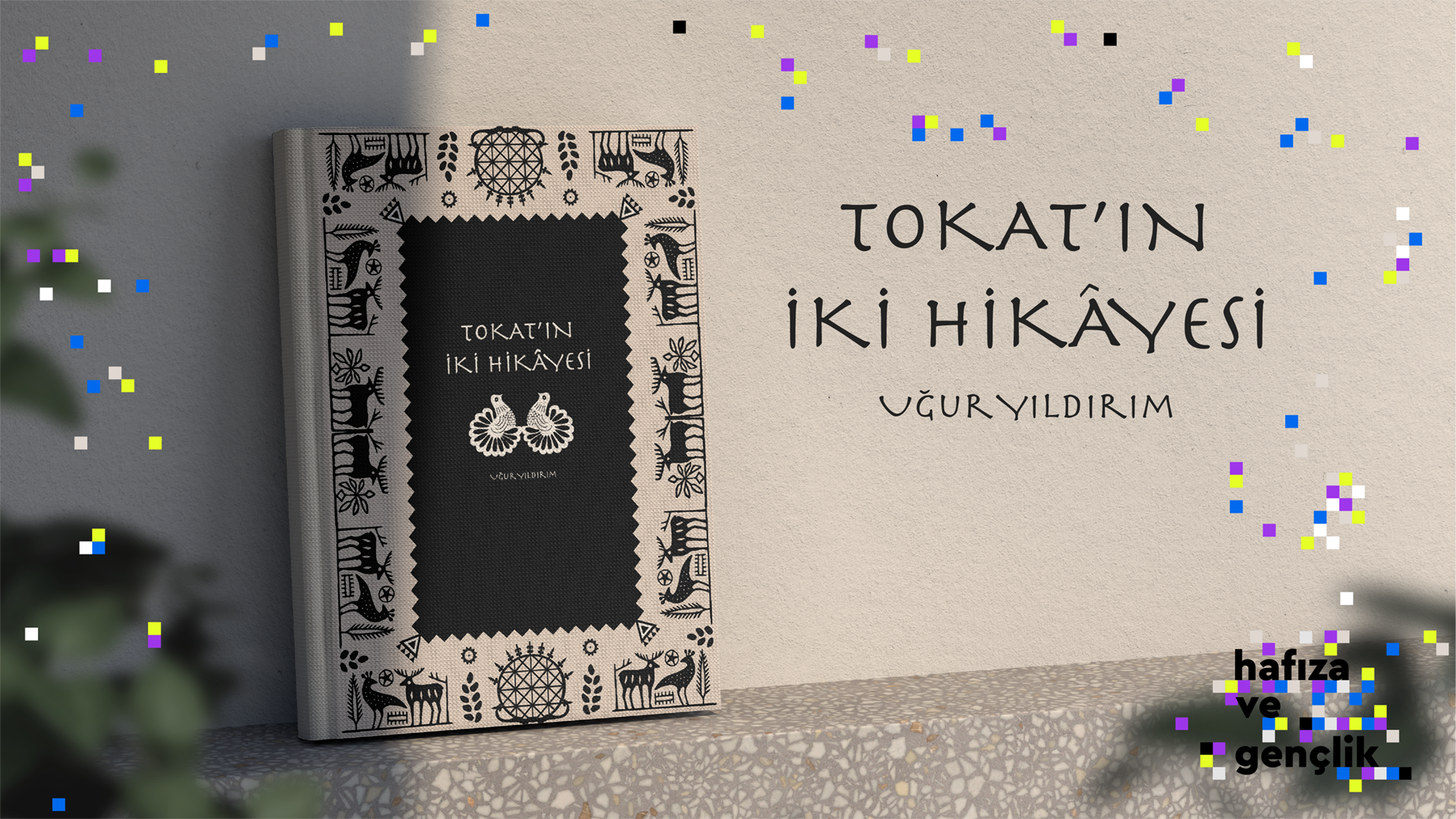 “Tokat’ın İki Hikâyesi” başlıklı e-kitabın Tokat’a özgü Hitit desenli yazma kalıplarından esinlenerek tasarlanmış kapağı, üç boyutlu bir kitap görseline uygulanmış. Üç boyutlu kitap görseli, beton bir duvara dayalı şekilde görülüyor.