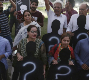 Pakistanlı İnsan Hakları Savunucuları Zorla Kaybettirmelere Son Verilmesini Talep ediyor